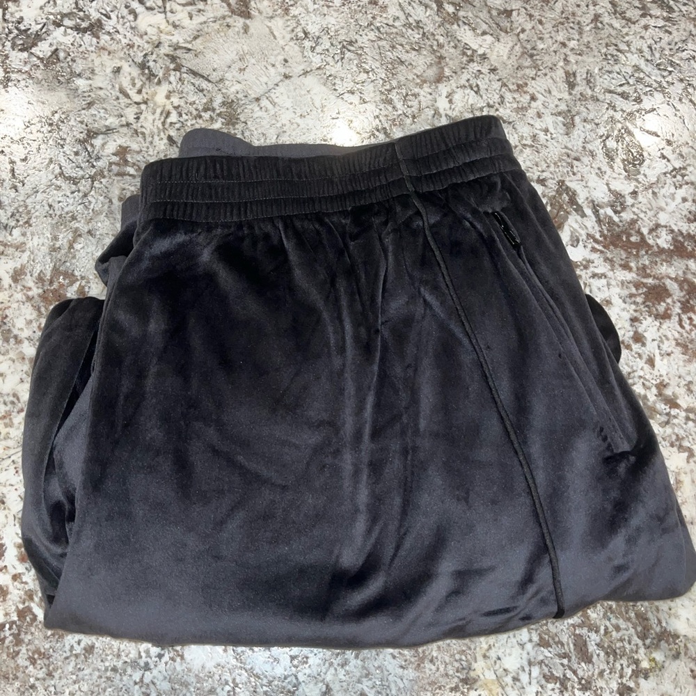 Womens SKIMS sold out black velvet lounge set